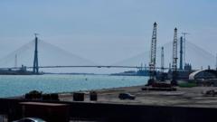 Трамп угрожает заблокировать открытие моста между США и Канадой - Fetchub